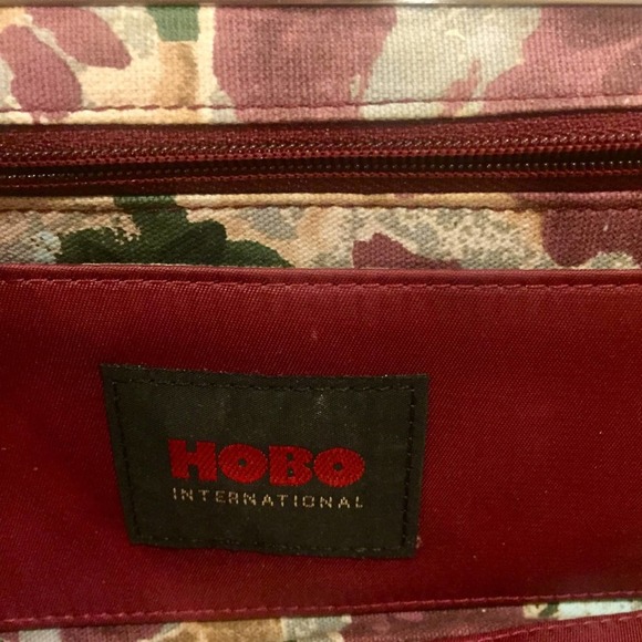 HOBO Brand handbag with chain - Picture 8 of 9